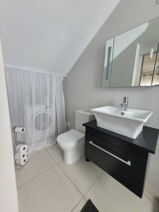 Downstairs @38 Apartment Port Elizabeth Luaran gambar